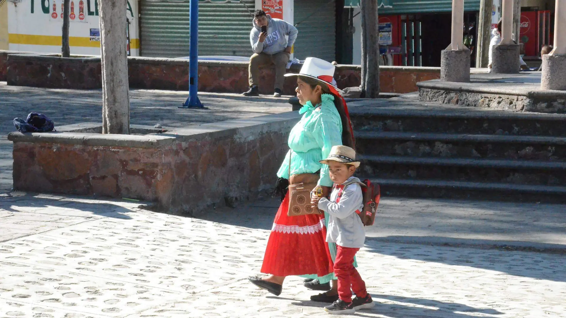 Se requiere incentivar a la interculturalidad en la educaci_n.  Luis Lu_vanos.